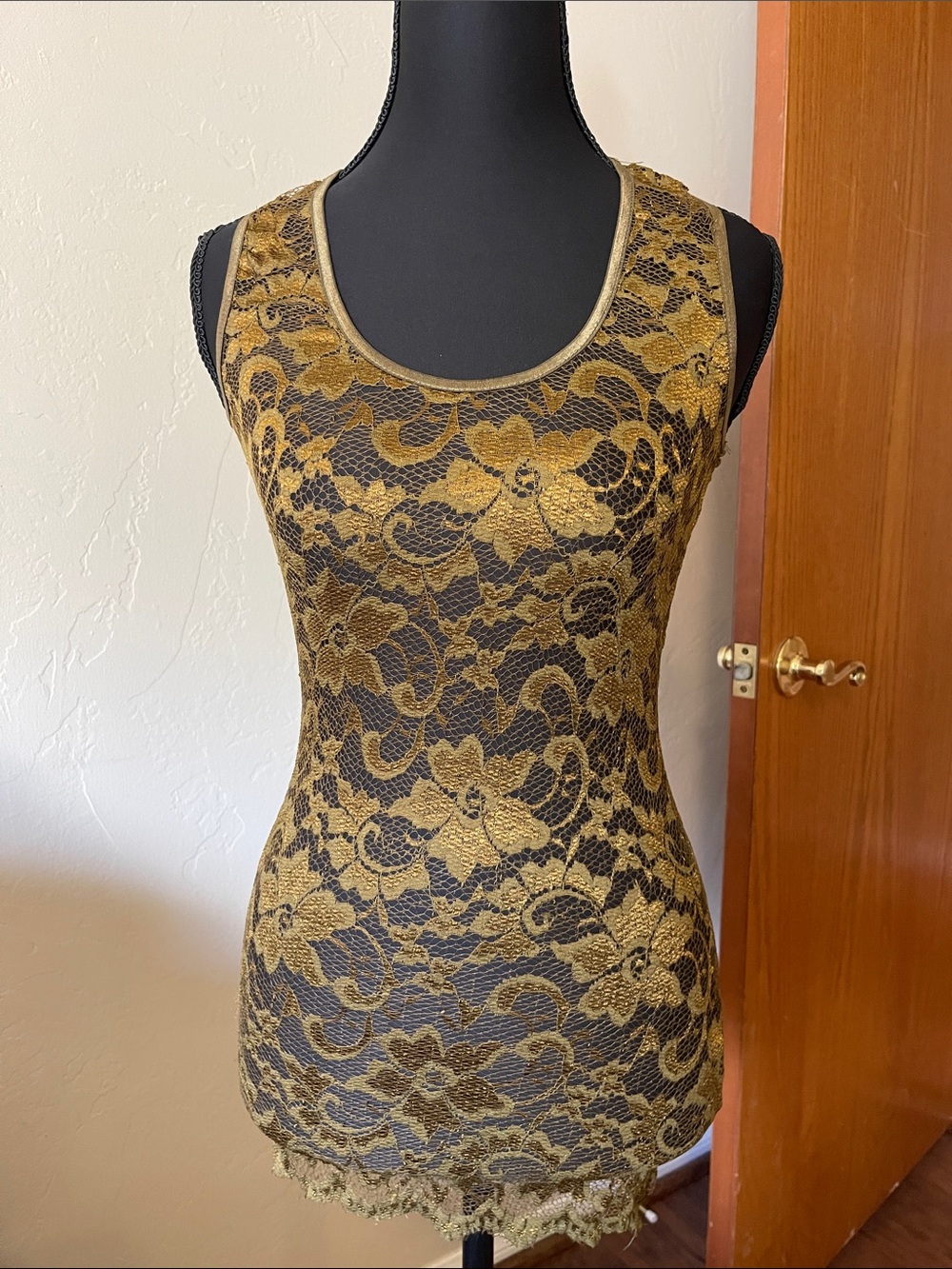 BKE Gold Lace Overlay Tank Top Small
